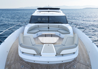 s80-exterior-foredeck-detail.jpg